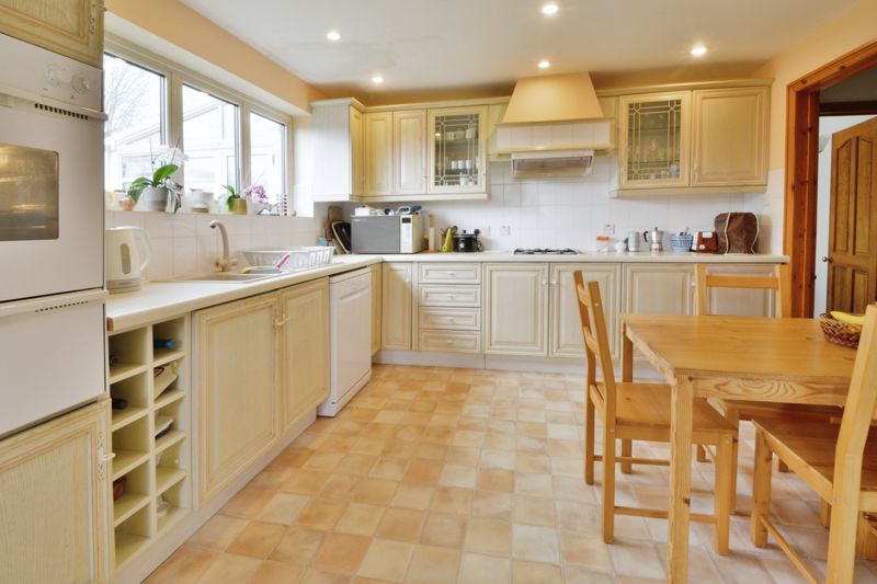 Kitchen/breakfast room- click for photo gallery